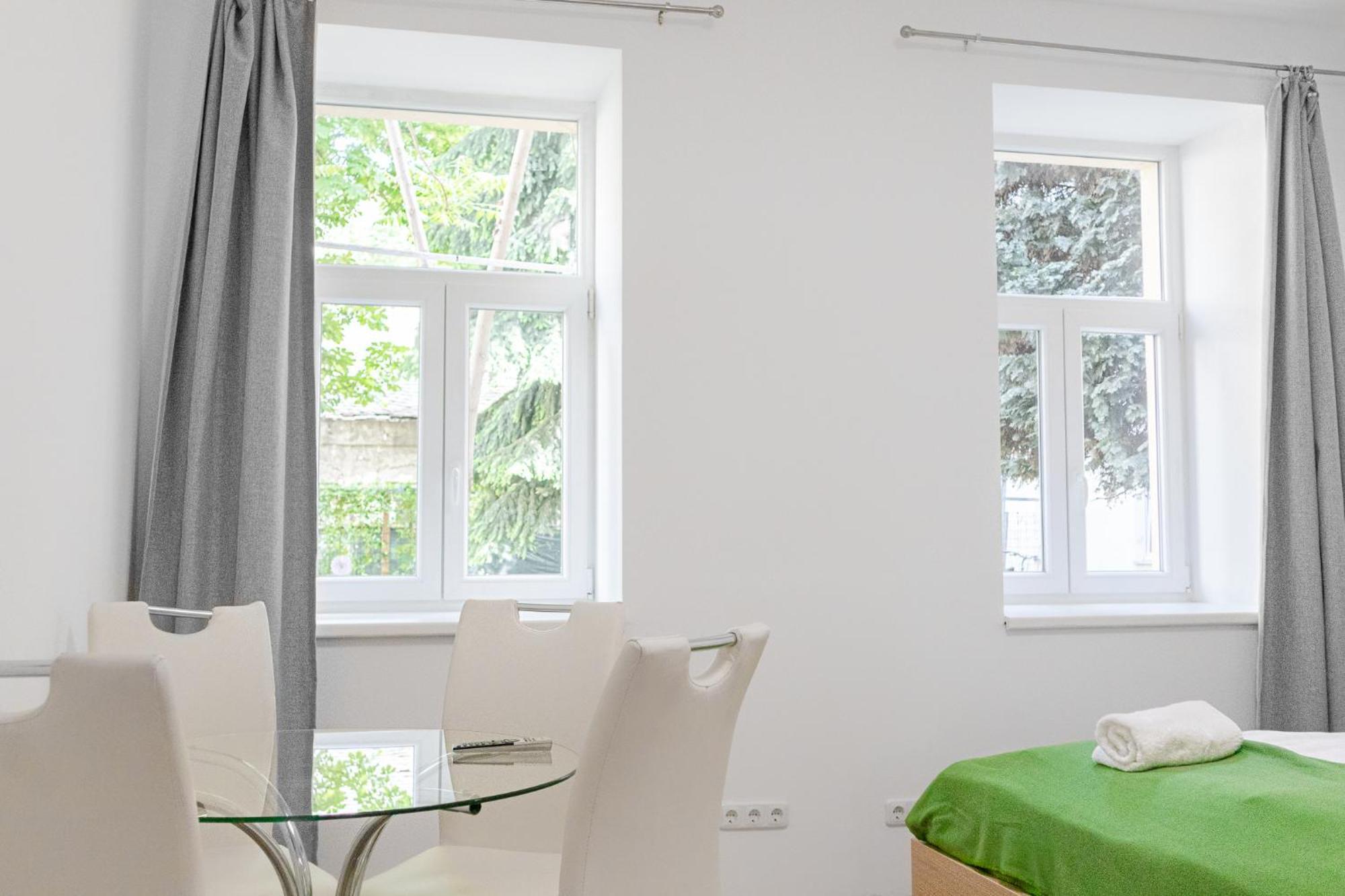 Relaxing 2-Bed Apartment For Extended Visits Wien Eksteriør billede